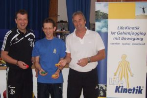 Peter Schreiner hier mit Horst Lutz und Sven Hübscher bei der Lifekinetik Ausbildung Peter Schreiner hier mit Horst Lutz und Sven Hübscher bei der Lifekinetik Ausbildung